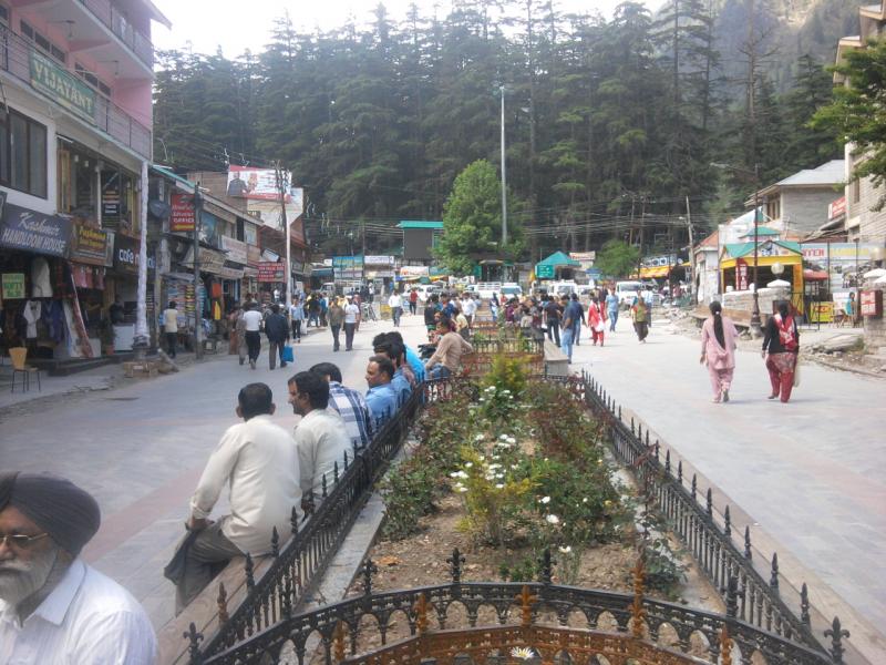 Manali Mall Road Picture